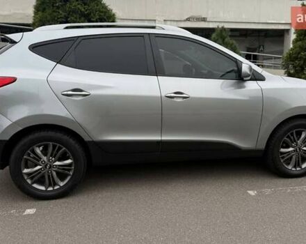 Серый Хендай их35, объемом двигателя 2.4 л и пробегом 127 тыс. км за 11650 $, фото 10 на Automoto.ua