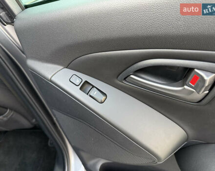 Сірий Хендай іх35, об'ємом двигуна 2 л та пробігом 124 тис. км за 16600 $, фото 81 на Automoto.ua
