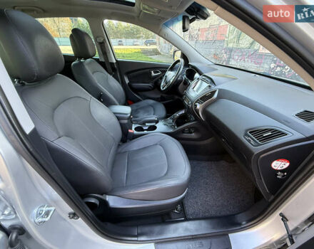 Серый Хендай их35, объемом двигателя 2 л и пробегом 187 тыс. км за 16600 $, фото 63 на Automoto.ua