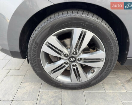 Сірий Хендай іх35, об'ємом двигуна 2 л та пробігом 124 тис. км за 16600 $, фото 21 на Automoto.ua