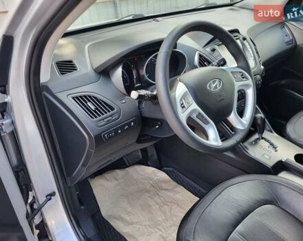 Серый Хендай их35, объемом двигателя 2 л и пробегом 221 тыс. км за 17150 $, фото 28 на Automoto.ua