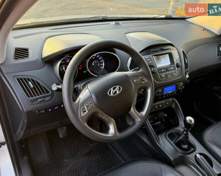 Серый Хендай их35, объемом двигателя 2 л и пробегом 183 тыс. км за 13750 $, фото 64 на Automoto.ua