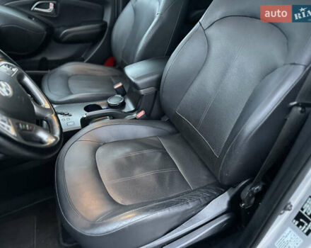 Серый Хендай их35, объемом двигателя 2 л и пробегом 180 тыс. км за 15000 $, фото 11 на Automoto.ua