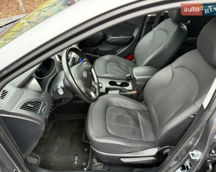 Серый Хендай их35, объемом двигателя 2 л и пробегом 124 тыс. км за 16850 $, фото 69 на Automoto.ua