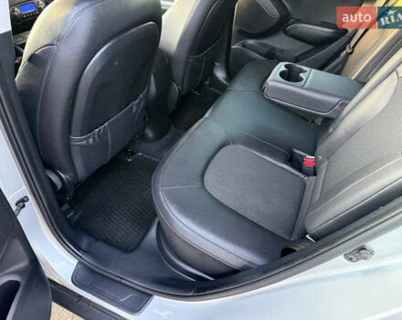 Серый Хендай их35, объемом двигателя 2 л и пробегом 183 тыс. км за 13750 $, фото 79 на Automoto.ua