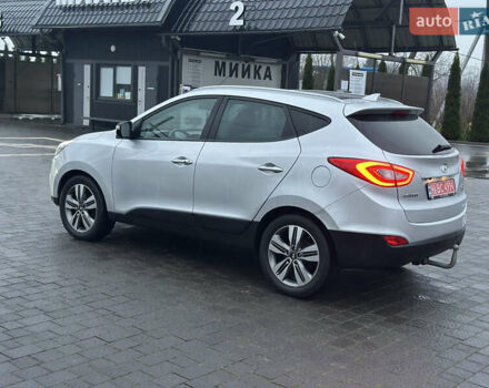 Серый Хендай их35, объемом двигателя 2 л и пробегом 180 тыс. км за 15100 $, фото 4 на Automoto.ua