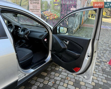 Серый Хендай их35, объемом двигателя 2 л и пробегом 187 тыс. км за 16600 $, фото 56 на Automoto.ua