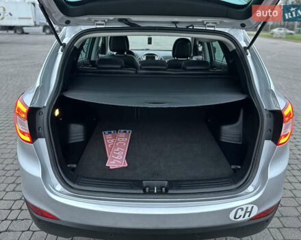 Серый Хендай их35, объемом двигателя 2 л и пробегом 180 тыс. км за 15000 $, фото 15 на Automoto.ua