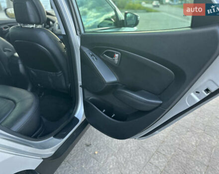 Серый Хендай их35, объемом двигателя 2 л и пробегом 180 тыс. км за 15100 $, фото 17 на Automoto.ua