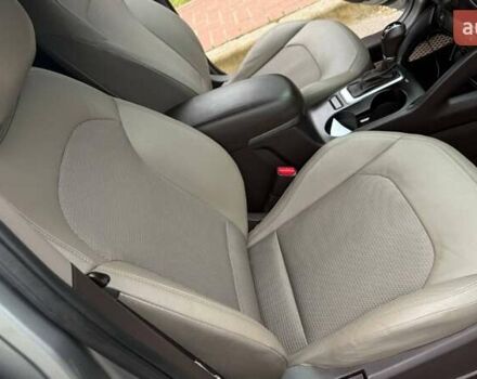 Серый Хендай их35, объемом двигателя 2.4 л и пробегом 127 тыс. км за 11650 $, фото 24 на Automoto.ua