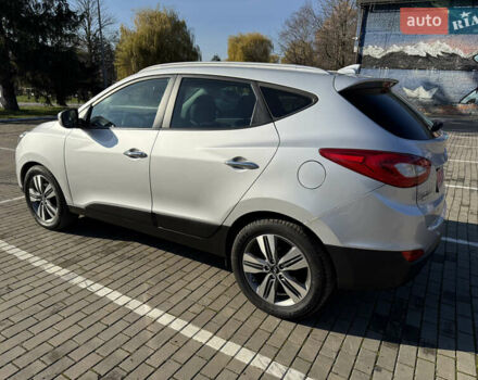 Серый Хендай их35, объемом двигателя 2 л и пробегом 187 тыс. км за 16600 $, фото 17 на Automoto.ua