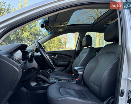 Серый Хендай их35, объемом двигателя 2 л и пробегом 187 тыс. км за 16600 $, фото 4 на Automoto.ua