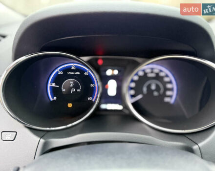 Серый Хендай их35, объемом двигателя 2 л и пробегом 124 тыс. км за 16850 $, фото 51 на Automoto.ua