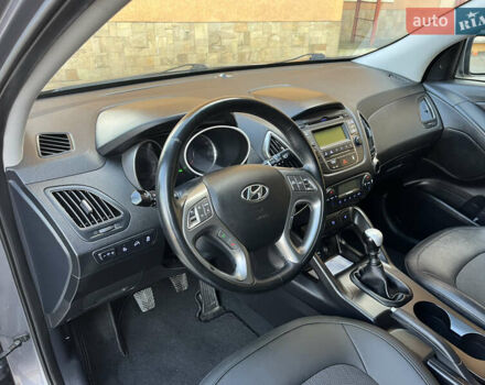 Серый Хендай их35, объемом двигателя 1.7 л и пробегом 187 тыс. км за 14800 $, фото 13 на Automoto.ua