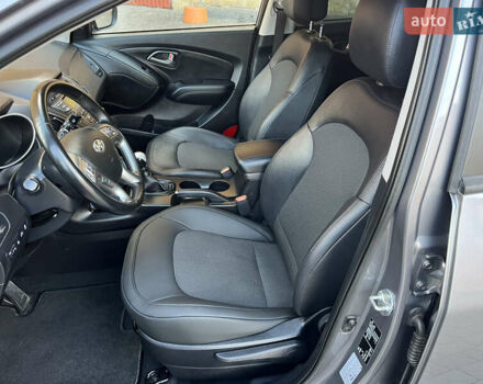 Серый Хендай их35, объемом двигателя 1.7 л и пробегом 187 тыс. км за 14800 $, фото 16 на Automoto.ua