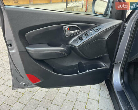 Серый Хендай их35, объемом двигателя 1.7 л и пробегом 187 тыс. км за 14800 $, фото 17 на Automoto.ua