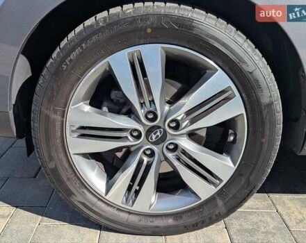 Сірий Хендай іх35, об'ємом двигуна 2 л та пробігом 113 тис. км за 16950 $, фото 32 на Automoto.ua