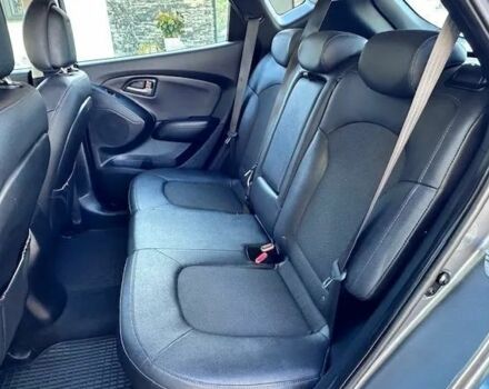 Серый Хендай их35, объемом двигателя 1.7 л и пробегом 119 тыс. км за 8800 $, фото 7 на Automoto.ua