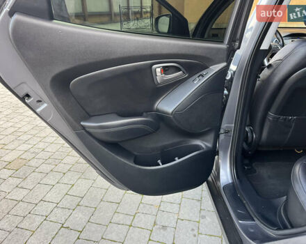 Серый Хендай их35, объемом двигателя 1.7 л и пробегом 187 тыс. км за 14800 $, фото 20 на Automoto.ua