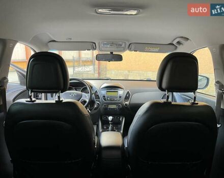 Серый Хендай их35, объемом двигателя 1.7 л и пробегом 187 тыс. км за 14800 $, фото 25 на Automoto.ua