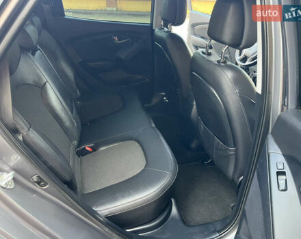 Серый Хендай их35, объемом двигателя 1.7 л и пробегом 187 тыс. км за 14800 $, фото 27 на Automoto.ua