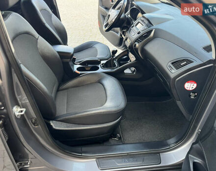 Серый Хендай их35, объемом двигателя 1.7 л и пробегом 187 тыс. км за 14800 $, фото 29 на Automoto.ua