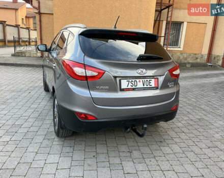 Серый Хендай их35, объемом двигателя 1.7 л и пробегом 187 тыс. км за 14800 $, фото 4 на Automoto.ua