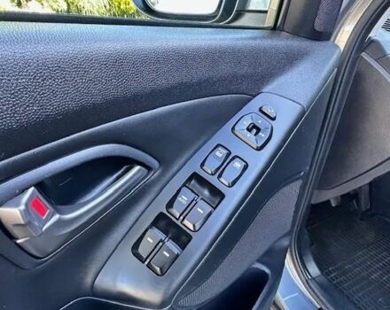 Серый Хендай их35, объемом двигателя 1.7 л и пробегом 119 тыс. км за 8800 $, фото 12 на Automoto.ua