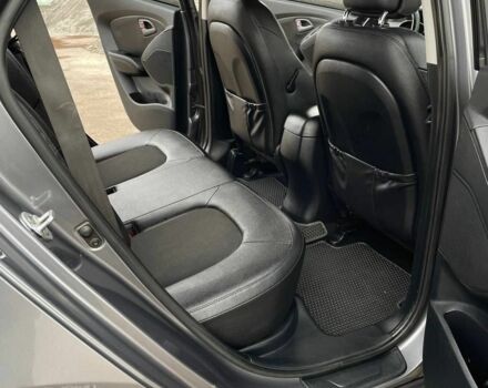 Серый Хендай их35, объемом двигателя 1.7 л и пробегом 293 тыс. км за 12950 $, фото 7 на Automoto.ua