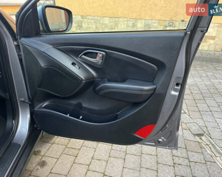 Серый Хендай их35, объемом двигателя 1.7 л и пробегом 187 тыс. км за 14800 $, фото 28 на Automoto.ua