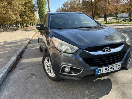Серый Хендай их35, объемом двигателя 2 л и пробегом 279 тыс. км за 9500 $, фото 1 на Automoto.ua