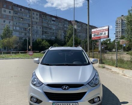 Серый Хендай их35, объемом двигателя 2 л и пробегом 80 тыс. км за 12000 $, фото 1 на Automoto.ua