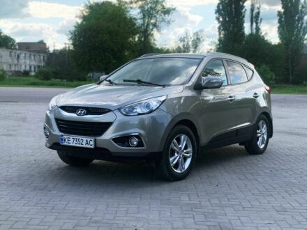 Хендай их35 2010 в Каменское - Днепродзержинск на Automoto.ua Серый Хендай их35, объемом двигателя 2 л и пробегом 172 тыс. км за 11000 $, фото 1 на Automoto.ua