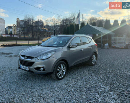 Серый Хендай их35, объемом двигателя 2 л и пробегом 180 тыс. км за 11200 $, фото 1 на Automoto.ua