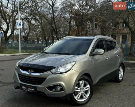 Серый Хендай их35, объемом двигателя 2 л и пробегом 170 тыс. км за 11999 $, фото 1 на Automoto.ua