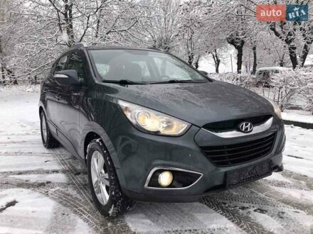 Серый Хендай их35, объемом двигателя 1.7 л и пробегом 217 тыс. км за 12300 $, фото 1 на Automoto.ua