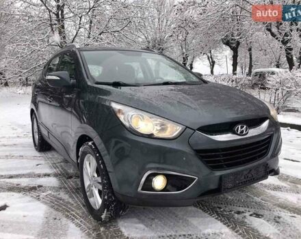 Серый Хендай их35, объемом двигателя 1.7 л и пробегом 217 тыс. км за 12300 $, фото 1 на Automoto.ua