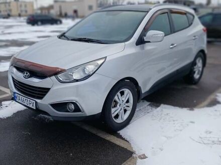 Серый Хендай их35, объемом двигателя 2 л и пробегом 146 тыс. км за 10999 $, фото 1 на Automoto.ua