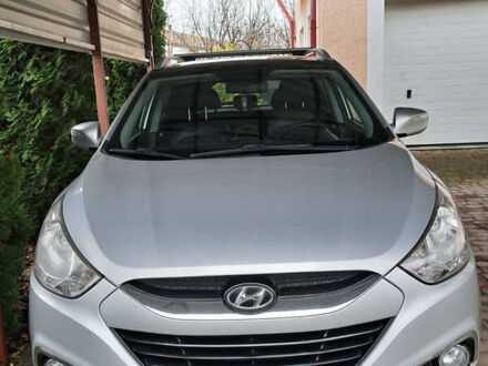 Серый Хендай их35, объемом двигателя 2 л и пробегом 117 тыс. км за 12500 $, фото 1 на Automoto.ua