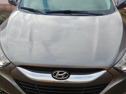 Серый Хендай их35, объемом двигателя 2 л и пробегом 102 тыс. км за 11000 $, фото 1 на Automoto.ua