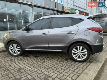 Серый Хендай их35, объемом двигателя 2 л и пробегом 186 тыс. км за 11900 $, фото 1 на Automoto.ua