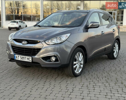 Серый Хендай их35, объемом двигателя 2 л и пробегом 262 тыс. км за 13400 $, фото 1 на Automoto.ua