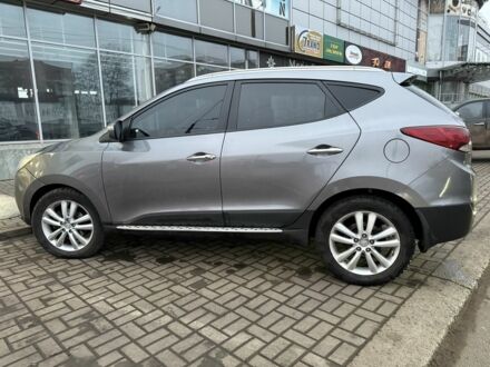 Серый Хендай их35, объемом двигателя 2 л и пробегом 186 тыс. км за 11900 $, фото 1 на Automoto.ua