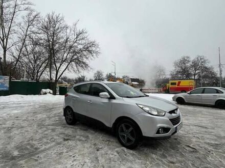 Сірий Хендай іх35, об'ємом двигуна 2 л та пробігом 200 тис. км за 12000 $, фото 1 на Automoto.ua