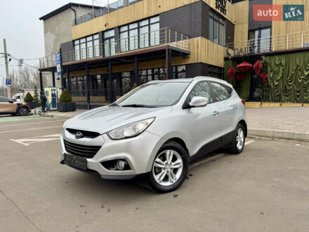 Серый Хендай их35, объемом двигателя 2 л и пробегом 120 тыс. км за 11900 $, фото 1 на Automoto.ua