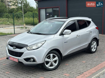 Серый Хендай их35, объемом двигателя 1.7 л и пробегом 169 тыс. км за 12500 $, фото 1 на Automoto.ua