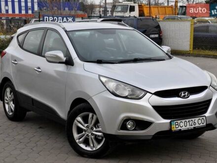 Серый Хендай их35, объемом двигателя 2 л и пробегом 267 тыс. км за 8999 $, фото 1 на Automoto.ua