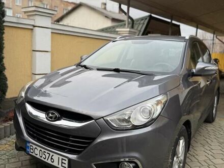 Серый Хендай их35, объемом двигателя 2 л и пробегом 190 тыс. км за 12500 $, фото 1 на Automoto.ua