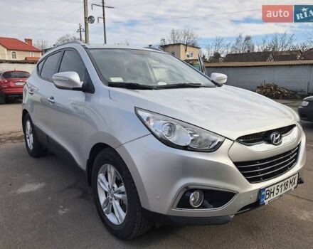 Серый Хендай их35, объемом двигателя 2 л и пробегом 130 тыс. км за 12000 $, фото 1 на Automoto.ua