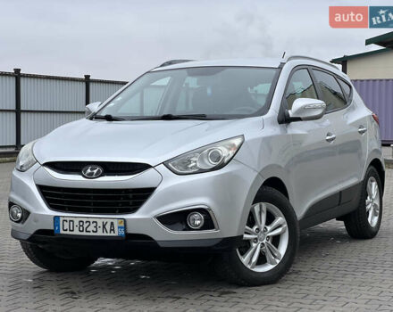 Серый Хендай их35, объемом двигателя 2 л и пробегом 240 тыс. км за 11500 $, фото 1 на Automoto.ua